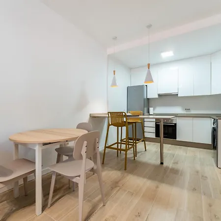 1 Bedroom 85 Mts To