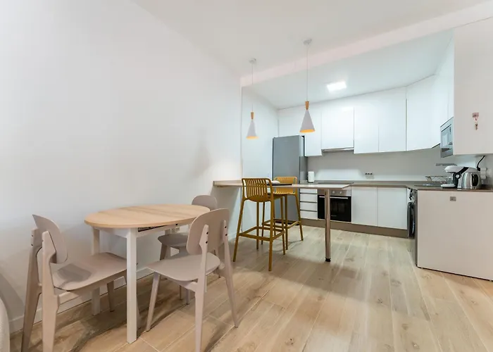 1 Bedroom 85 Mts To
